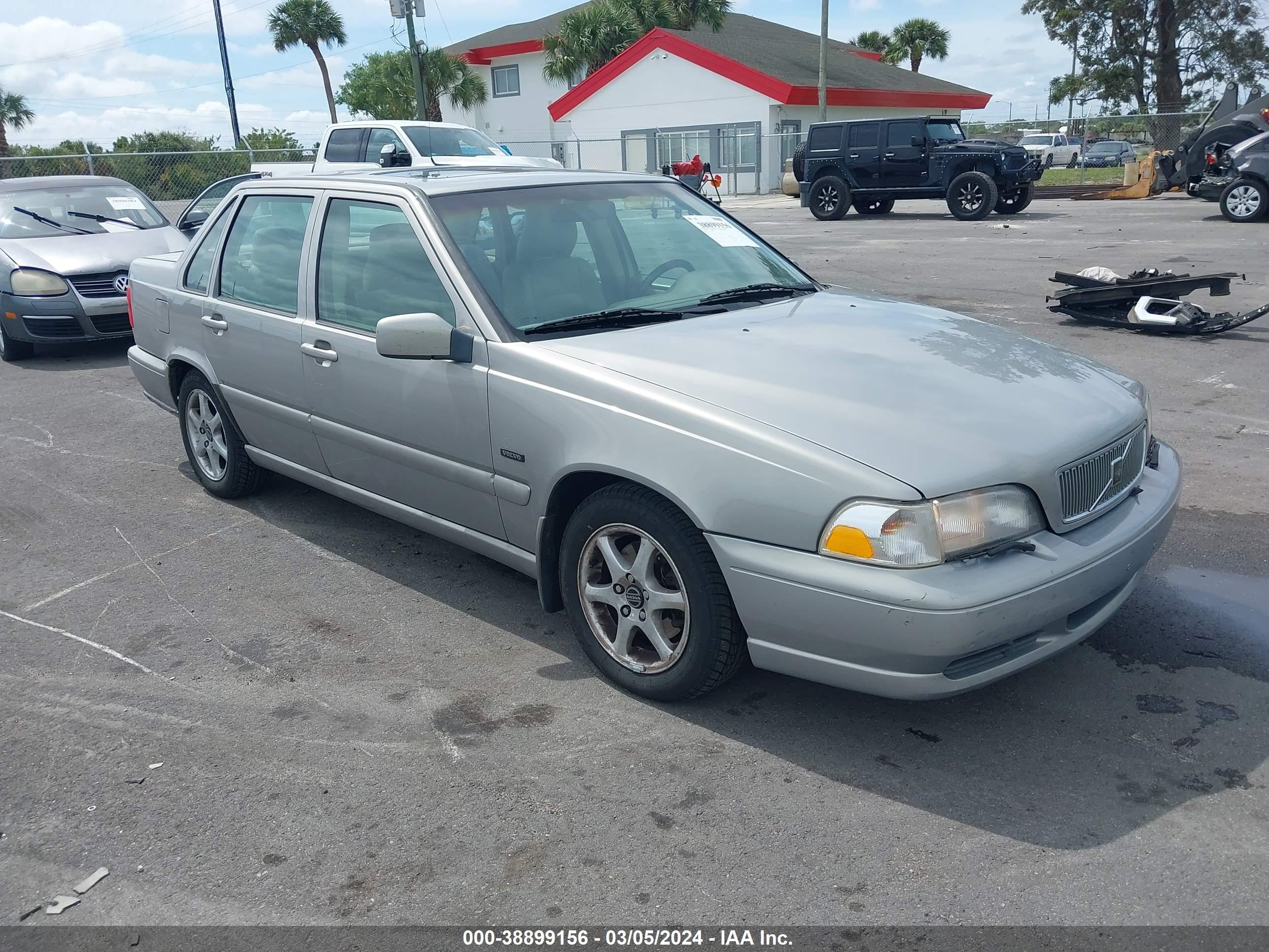 vin: YV1LS5677W1519598 YV1LS5677W1519598 1998 volvo s70 2400 for Sale in 34981, 3798 Selvitz Rd, Fort Pierce, Florida, USA